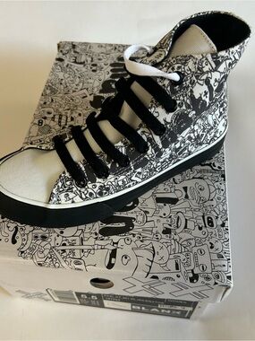 Kids imagination High-Top Canvas Sneakers in Black & White